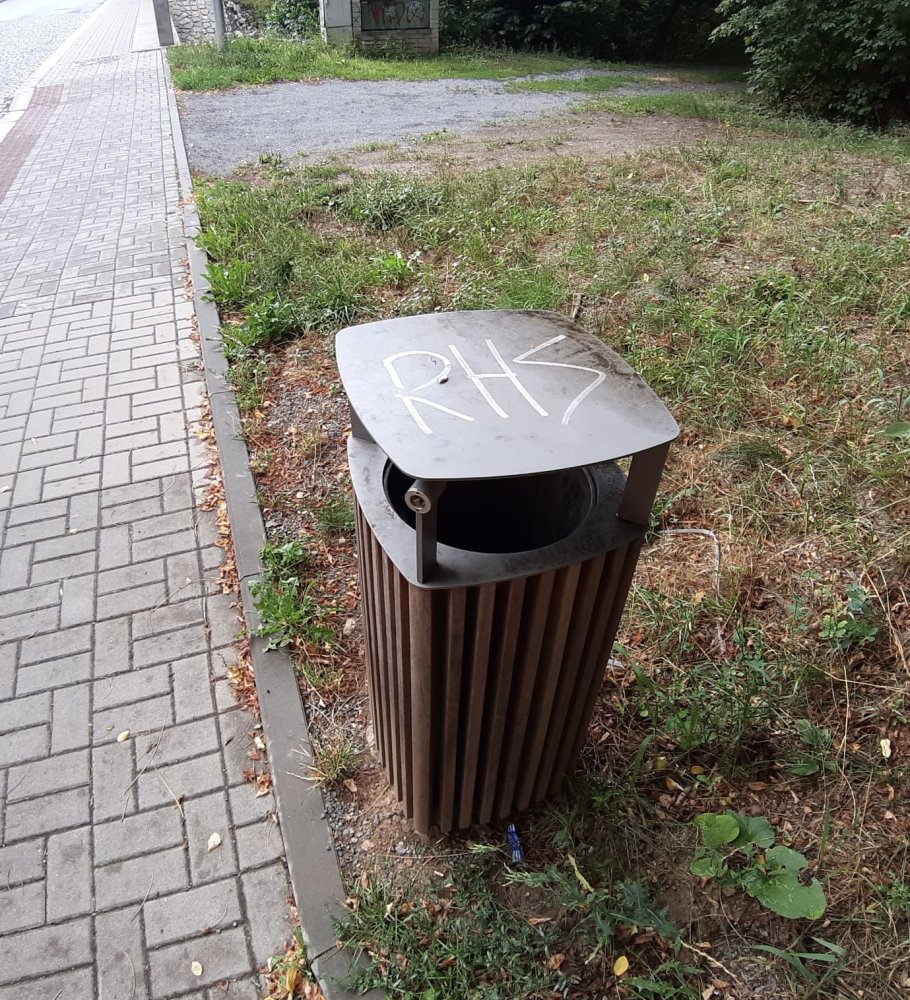 Jak odstranit graffiti ze zastávek, odpadkových košů a městského mobiliáře?