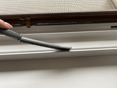 Kartáč na čištění spár a okenních žlábků
