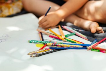 Jak odstranit pastelky ze zdi? Chytrý trik pro každou domácnost!