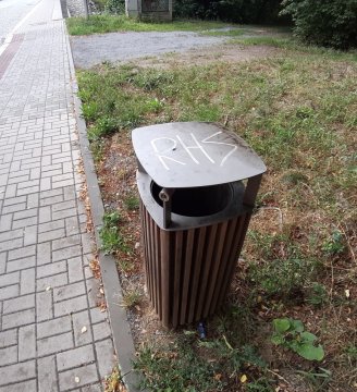 Máme poničené zastávky, koše a další zařízení od vandalů. Máte přípravek, který by nám pomohl grafity odstranit?