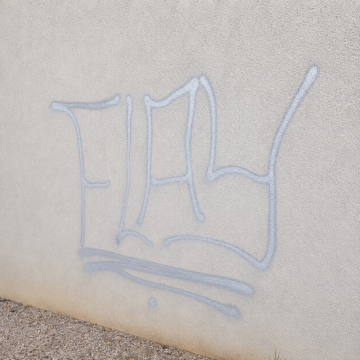 Jak odstranit graffiti z fasády?
